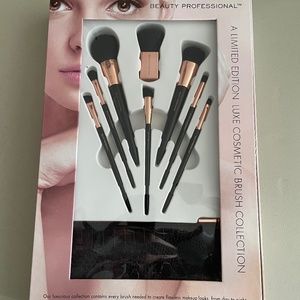 NIB Beautiful Professional Limited Edition Cosmetic Brush Set with Case